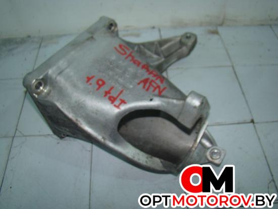 Кронштейн полуоси  Volkswagen Sharan 1 поколение 1999 7M0199207B #1