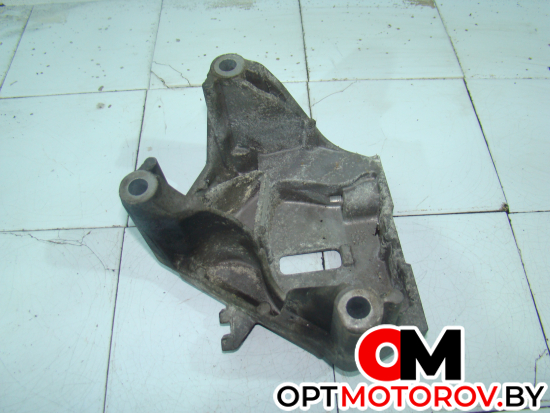 Кронштейн двигателя  Opel Corsa D 2006 13130728 #1