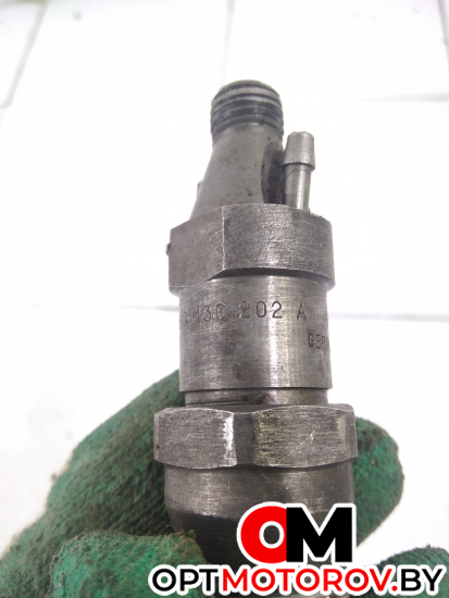 Форсунка топливная  Volkswagen Passat B3 1993 068130202A #2