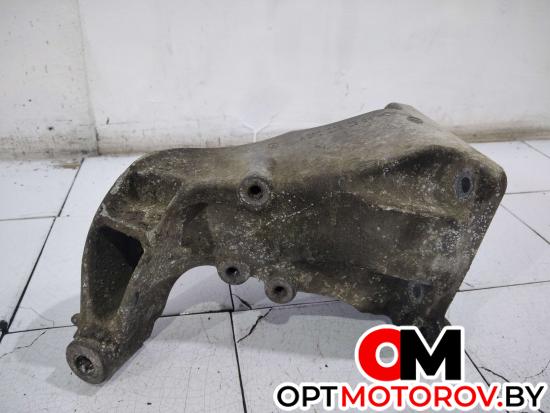 Кронштейн двигателя  Mercedes-Benz E-Класс W211/S211 2005 A2722232304 #1