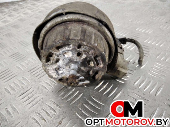 Подушка крепления двигателя  Audi A6 4F/C6 2004 4F0199379L #4