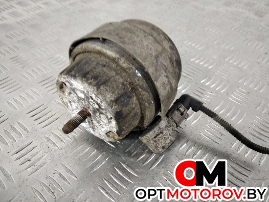 Подушка крепления двигателя  Audi A6 4F/C6 2004 4F0199382D #1