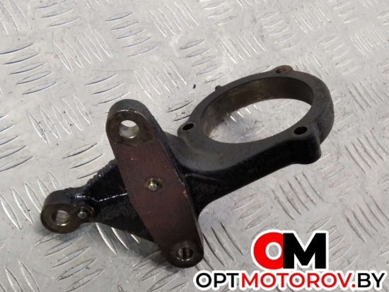 Кронштейн полуоси  Nissan X-Trail T30 [рестайлинг] 2006 8H310 #2