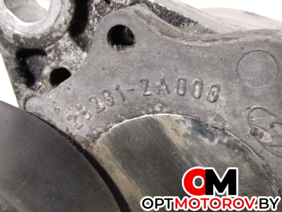 Натяжитель ремня генератора  Hyundai Accent 3 поколение (MC) 2008 252812A000 #2