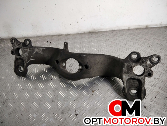 Кронштейн коробки (балка кпп)  Audi A4 B6 2004 8E0399263AL #4