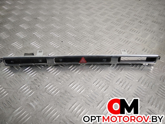 Кнопка аварийной сигнализации  Audi A8 D3/4E [рестайлинг] 2006 4E1927137EM #1