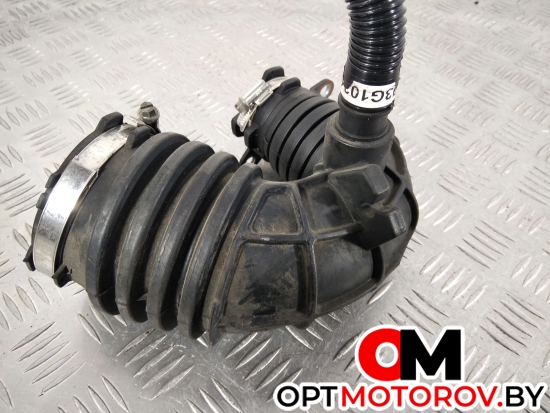 Патрубок воздушного фильтра  Audi A4 B7 2006 4F0129615E #3
