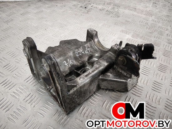 Кронштейн полуоси  Land Rover Range Rover Evoque L538 2011 6G9N4H473CC #1