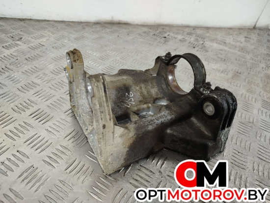 Кронштейн полуоси  Land Rover Freelander 2 поколение 2008 6G9N4H473CC #1